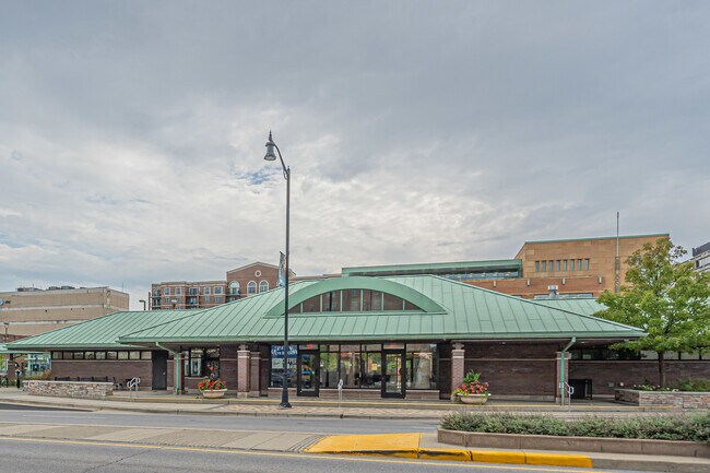 Building Photo - 647 Metropolitan Way