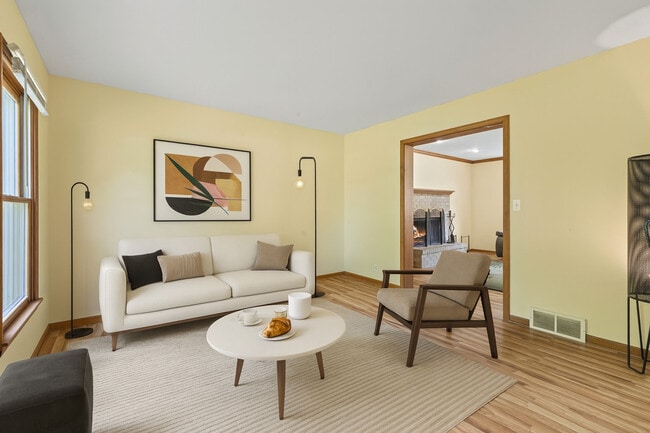 Building Photo - 630 Maple Ct