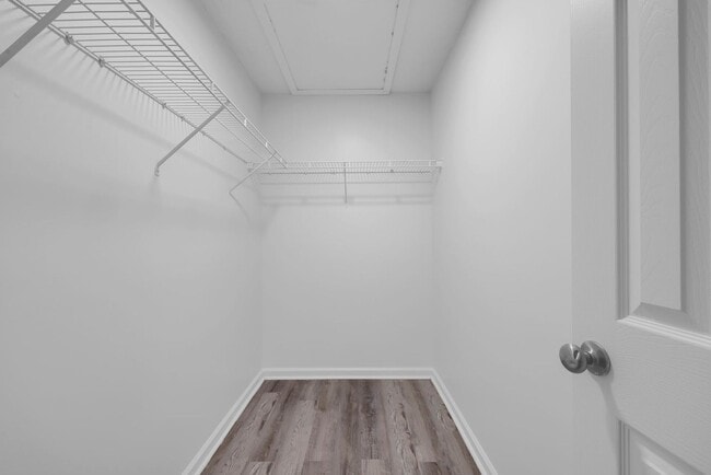 Building Photo - NOV 2025 MOVE IN SPECIAL! ONE MONTH FREE R...