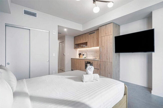 Building Photo - 601 N Miami Ave