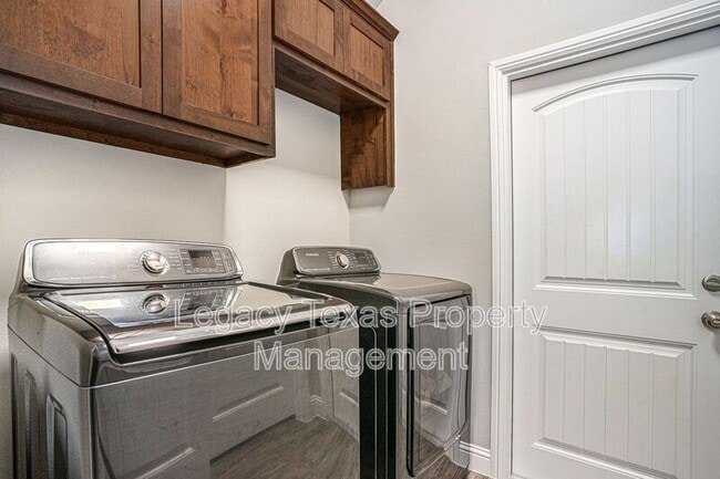 Building Photo - 226 Harp Ave