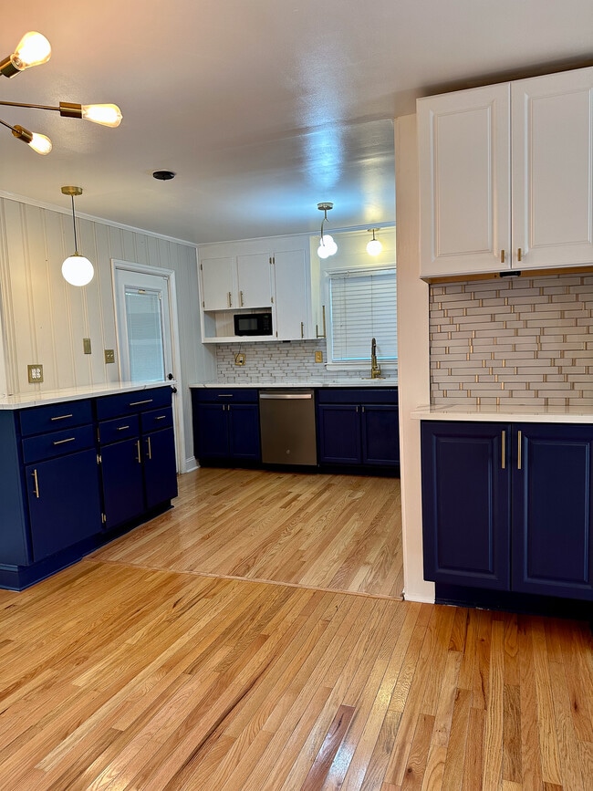 Building Photo - 5221 Greenbrook Dr