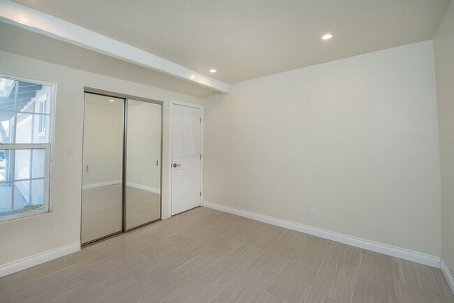 Building Photo - Completely Remodeld W/ Swimming Pool!