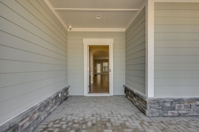 Building Photo - Spacious 3 Bed 2 Bath -The Landings At New Riverside