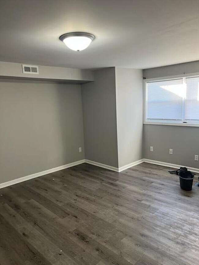 Building Photo - 1 Bedroom House in Country $650/Month