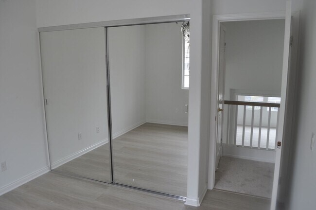 Building Photo - 4BR/3BA EXECUTIVE HOME IN EVER POPULAR RID...