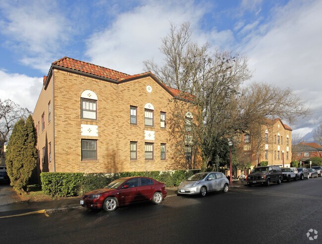 Primary Photo - Amber Court Apartments