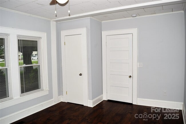 Building Photo - 234 N Eastway Dr