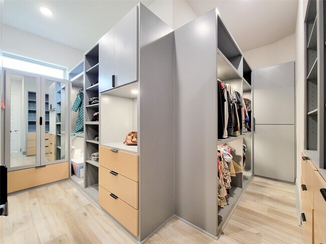 Building Photo - 13806 Friarstone Pointe Dr