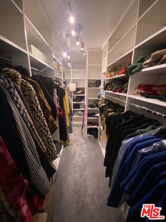 Building Photo - 121 S Hope St