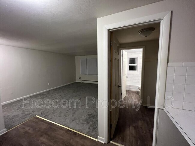 Building Photo - 353 Main St