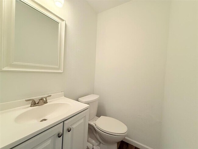 Building Photo - 2124 Burton Dr