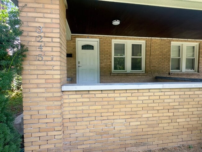 Building Photo - 3245 Boulevard Pl