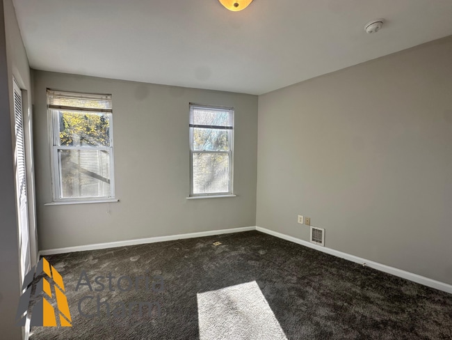 Building Photo - 3 Bedroom Home with Den, Patio/Deck Space,...