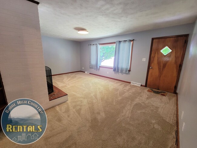 Building Photo - 3bd/2ba Ranch House Next to Watauga Medical Center