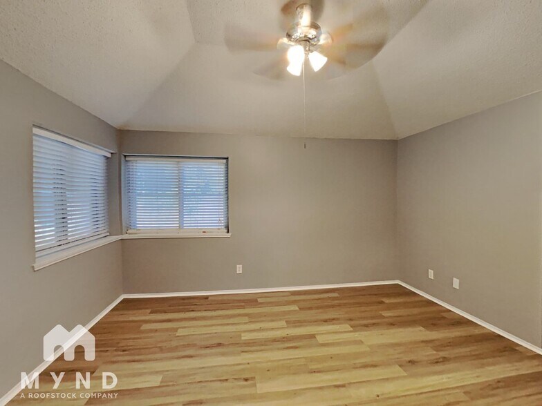 Building Photo - 8517 Brushy Creek Trail