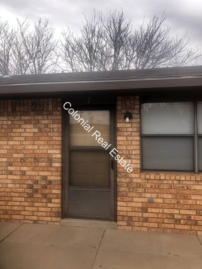Primary Photo - 1 bed 1 bath apartment w/ On site laundry ...