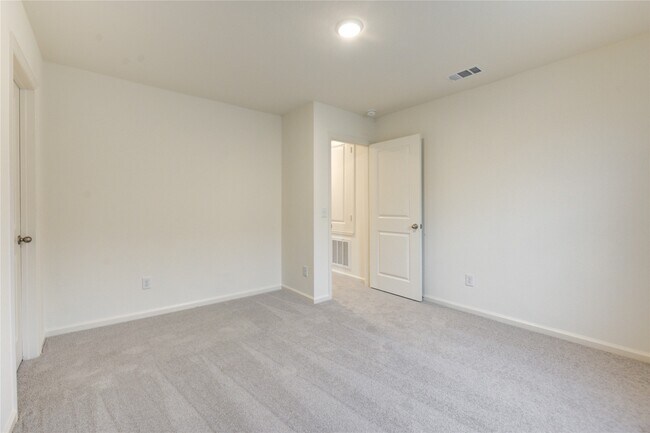 Building Photo - 8815 Vacek Xing Wy