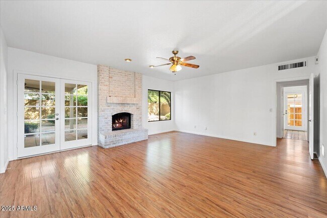 Building Photo - 15220 N 49th St