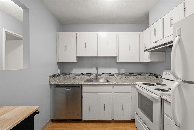 Building Photo - 245 Sea St