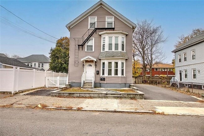 Building Photo - 21 Brewster St