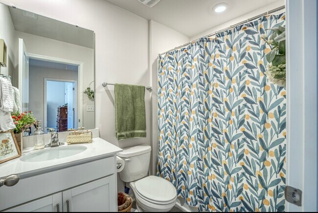 Building Photo - 8 Chambers Garden Dr