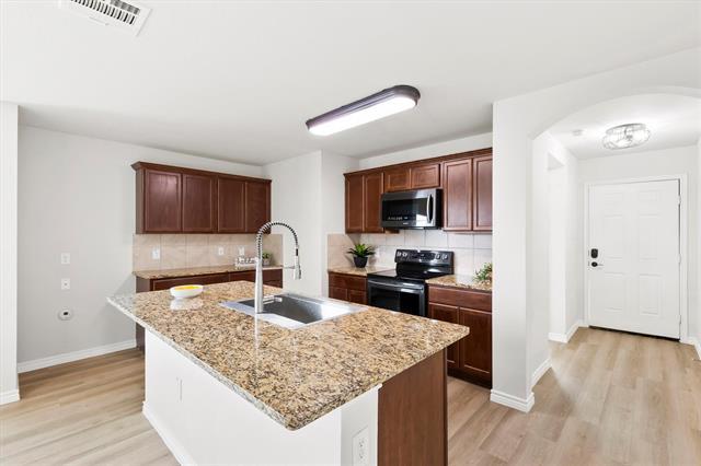 Building Photo - 230 Park Ave