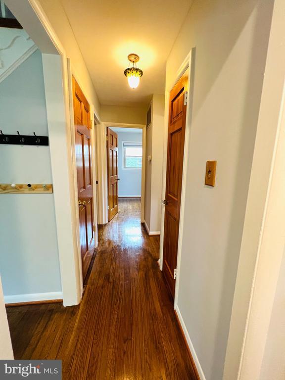 Building Photo - 2220 Primrose Dr