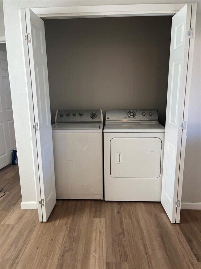 Building Photo - 1100 Wallace St