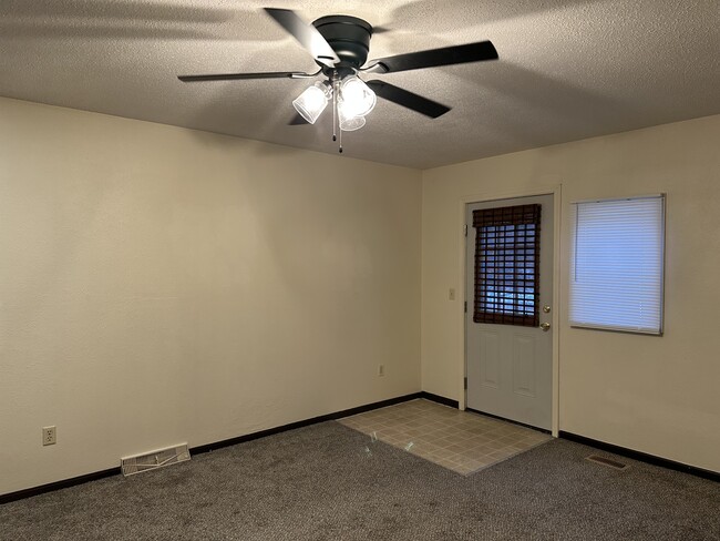 Building Photo - Two bedroom Townhouse off Lewis Ave near Alexis Rd.