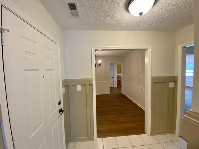 Building Photo - 108 Wildweed Ct