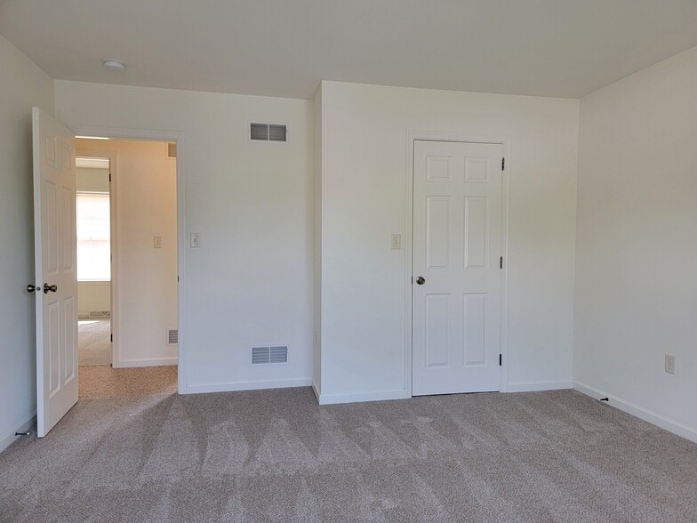 Building Photo - 74 Gable Dr