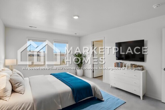 Building Photo - 127 N 66th Ave