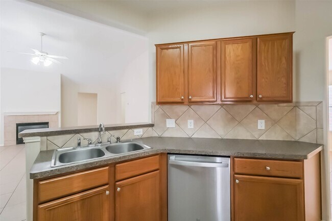 Building Photo - 15527 Fir Woods Ln