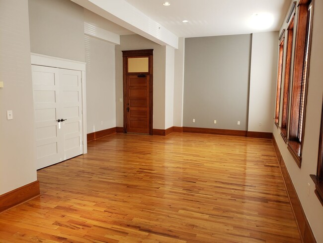 Building Photo - 2 BR/ 2BA Condo in Downtown Tampa