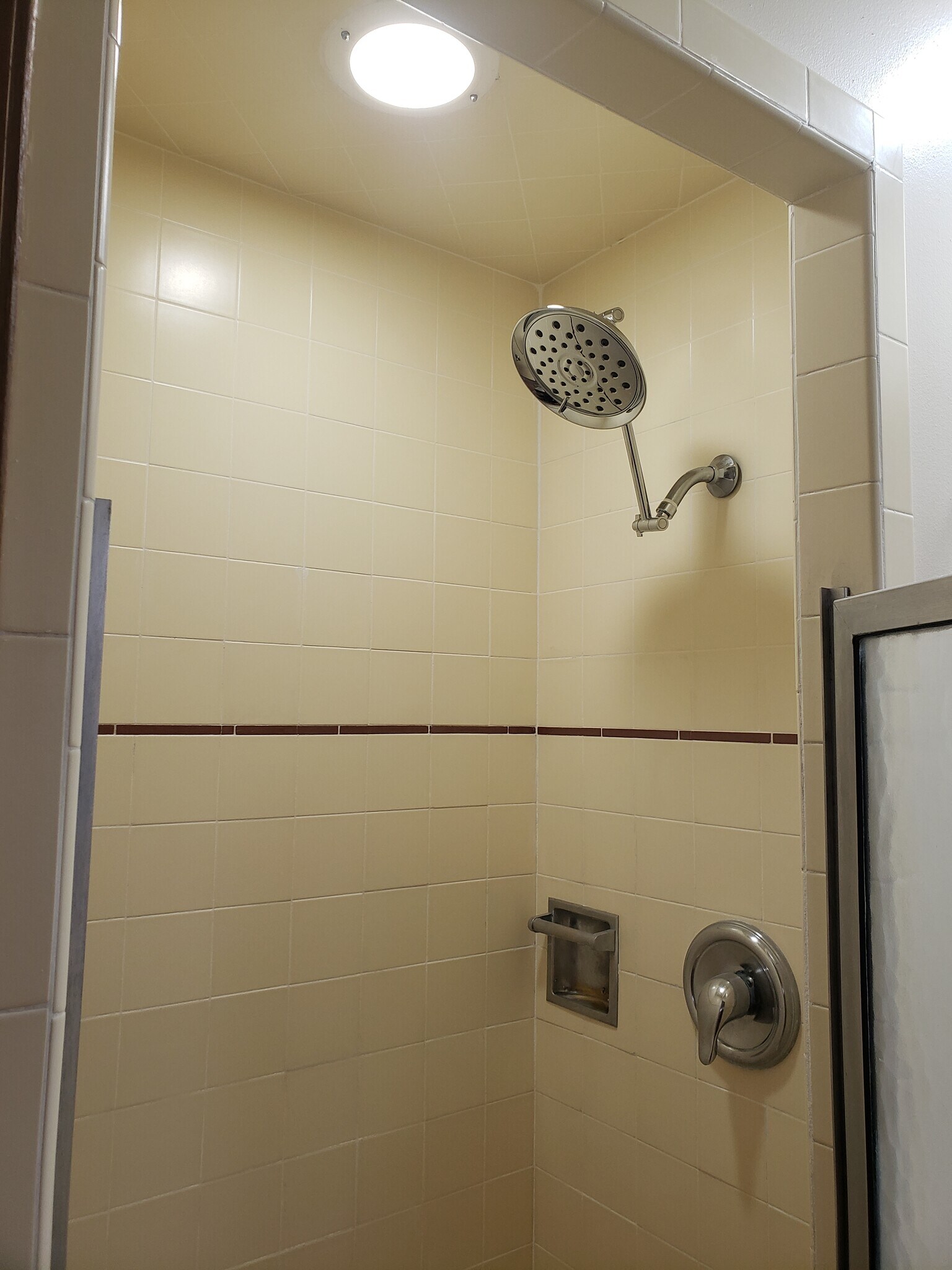 Building Photo - 1727 E Pinecrest Rd