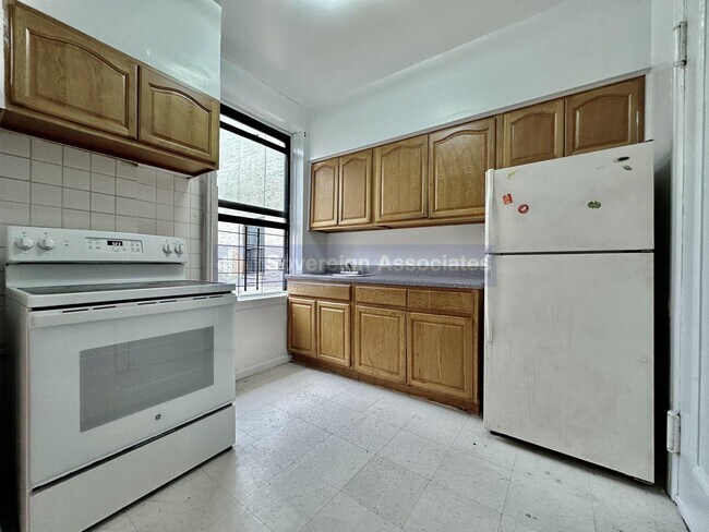 Building Photo - 638 W 160th St