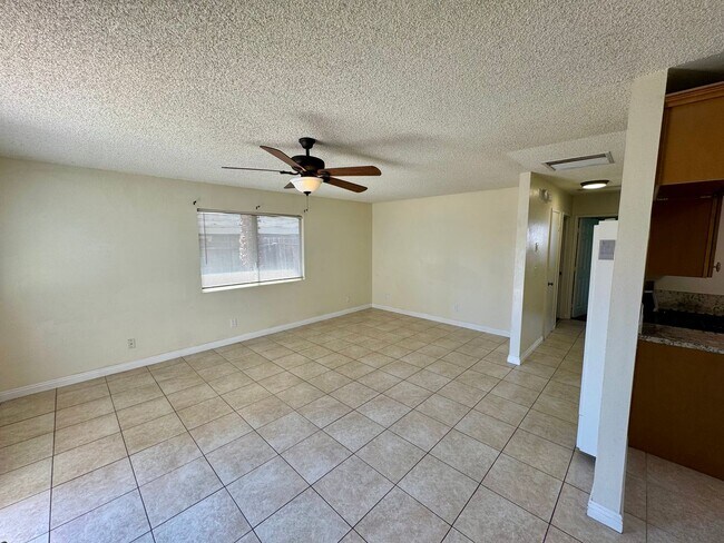 Building Photo - Nice 2 Bedroom Home with Large Backyard an...