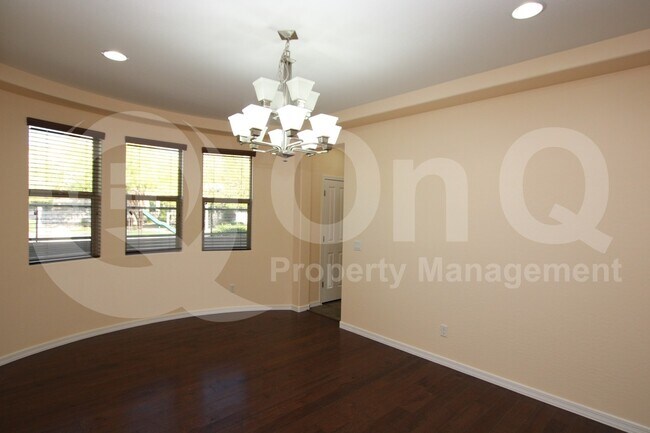 Building Photo - 1465 E Ibis St
