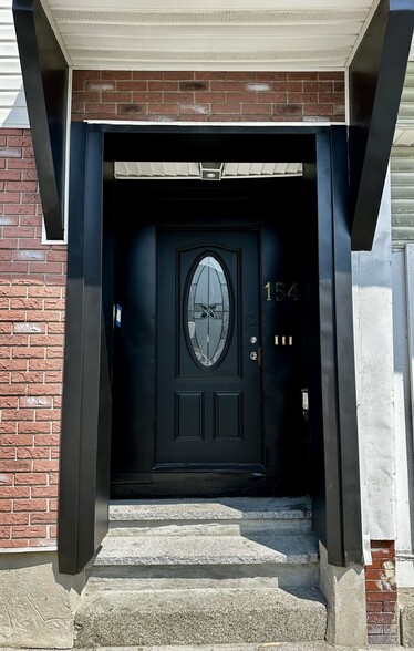 Building Photo - 154 Bennington St