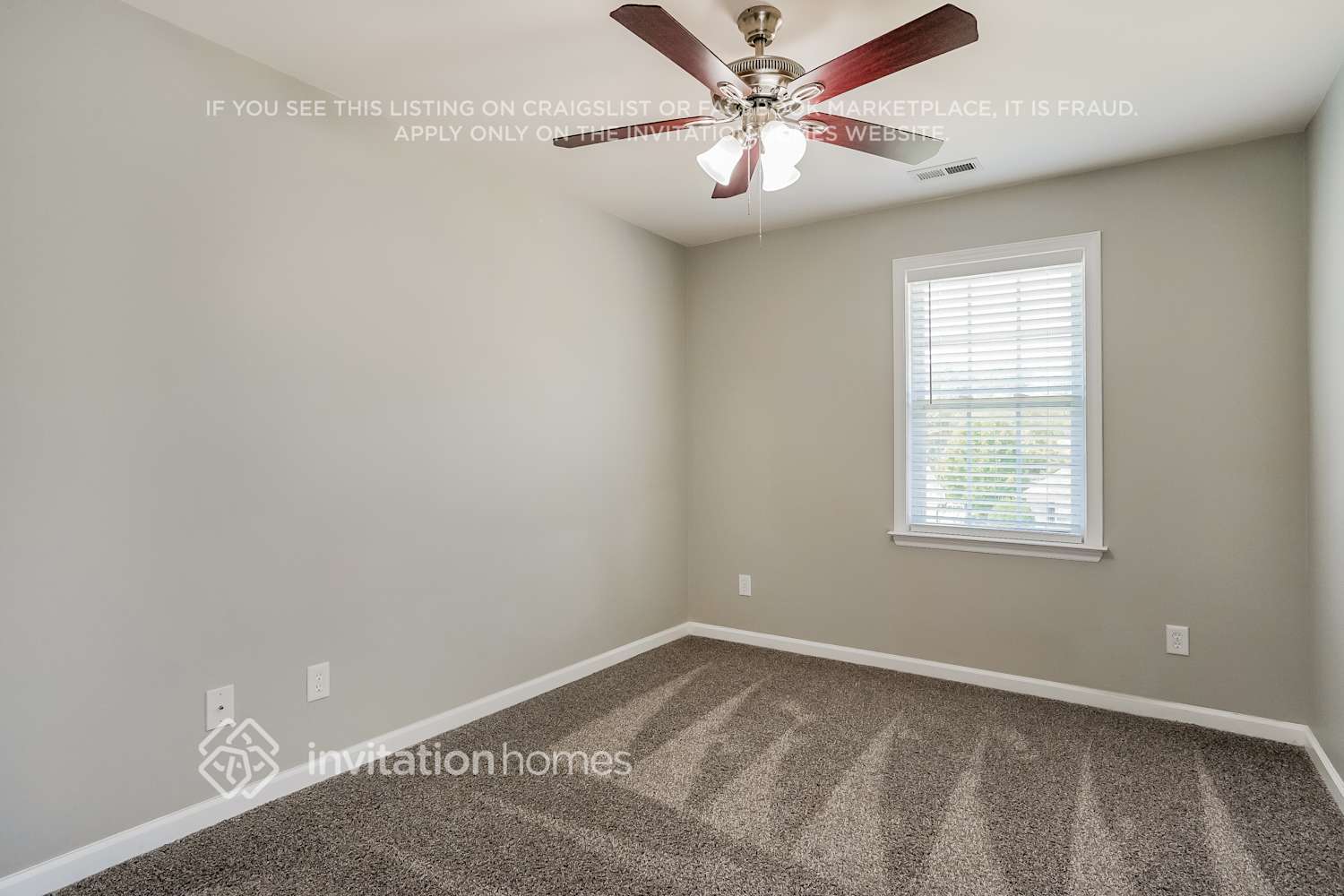 Building Photo - 402 Zircon Ln