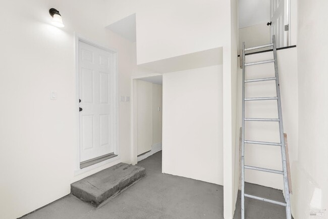 Building Photo - 8 Corte Dorado