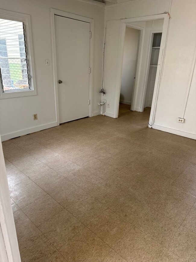 Building Photo - Townhouse 3 bedroom