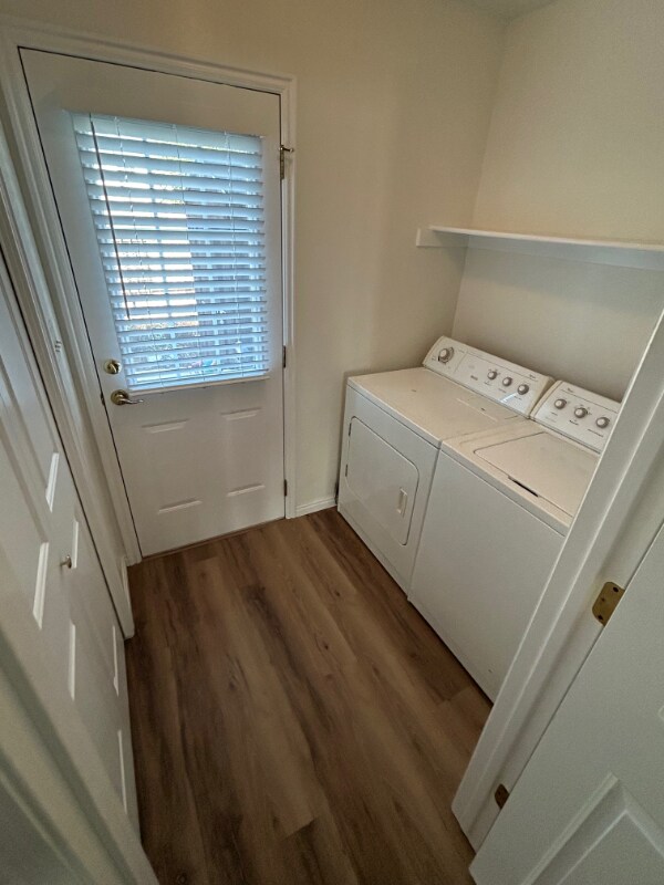 Building Photo - 439 E Parkside Cir