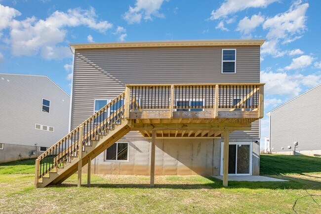 Building Photo - Brand new and fully furnished corporate executive home