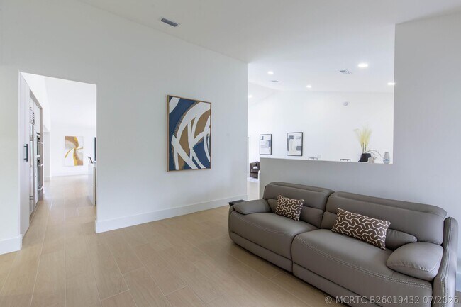 Building Photo - 2281 Seaford Dr