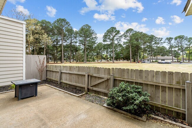 Building Photo - Stunning 2-bed condo in Virginia Beach