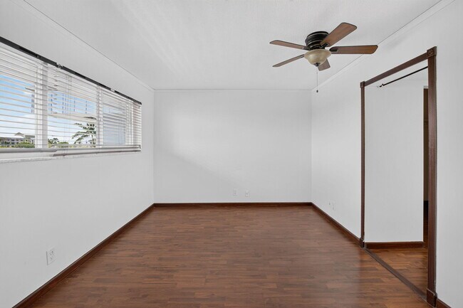 Building Photo - 200 Waterway Dr S