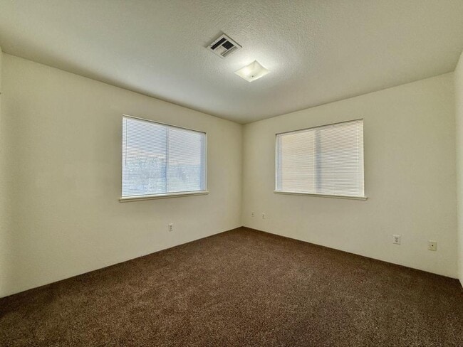 Building Photo - 34 Lewis Ave