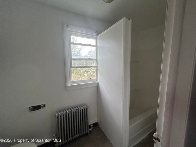 Building Photo - 717 E Elm St
